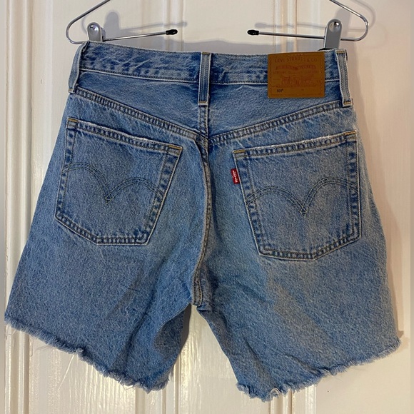 LEVI’S PREMIUM 501® MID THIGH SHORTS - Picture 2 of 6